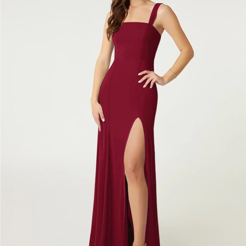 AZAZIE ALARA 
Burgundy Sheath Side Slit Stretch Chiffon Dres